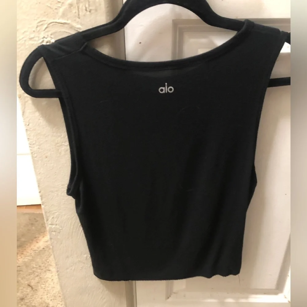 ALO Yoga Black Sleeveless Twist-Front Tank top size Small